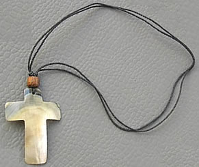 NECKLACE WITH CROSS PENDANT