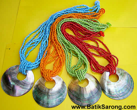 artisans beads jewelry bali indonesia