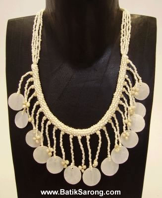 Beads Necklace with mother of pearl shell