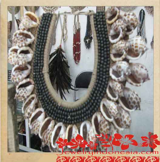 BSN8-17 Sea Shell Necklaces Bali Indonesia
