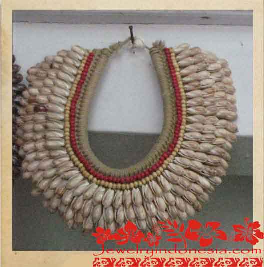 Bsn8-8 Hawaiian Shell Necklace 