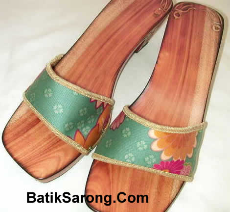 FOOTWEAR WITH BEADS FROM INDONESIA